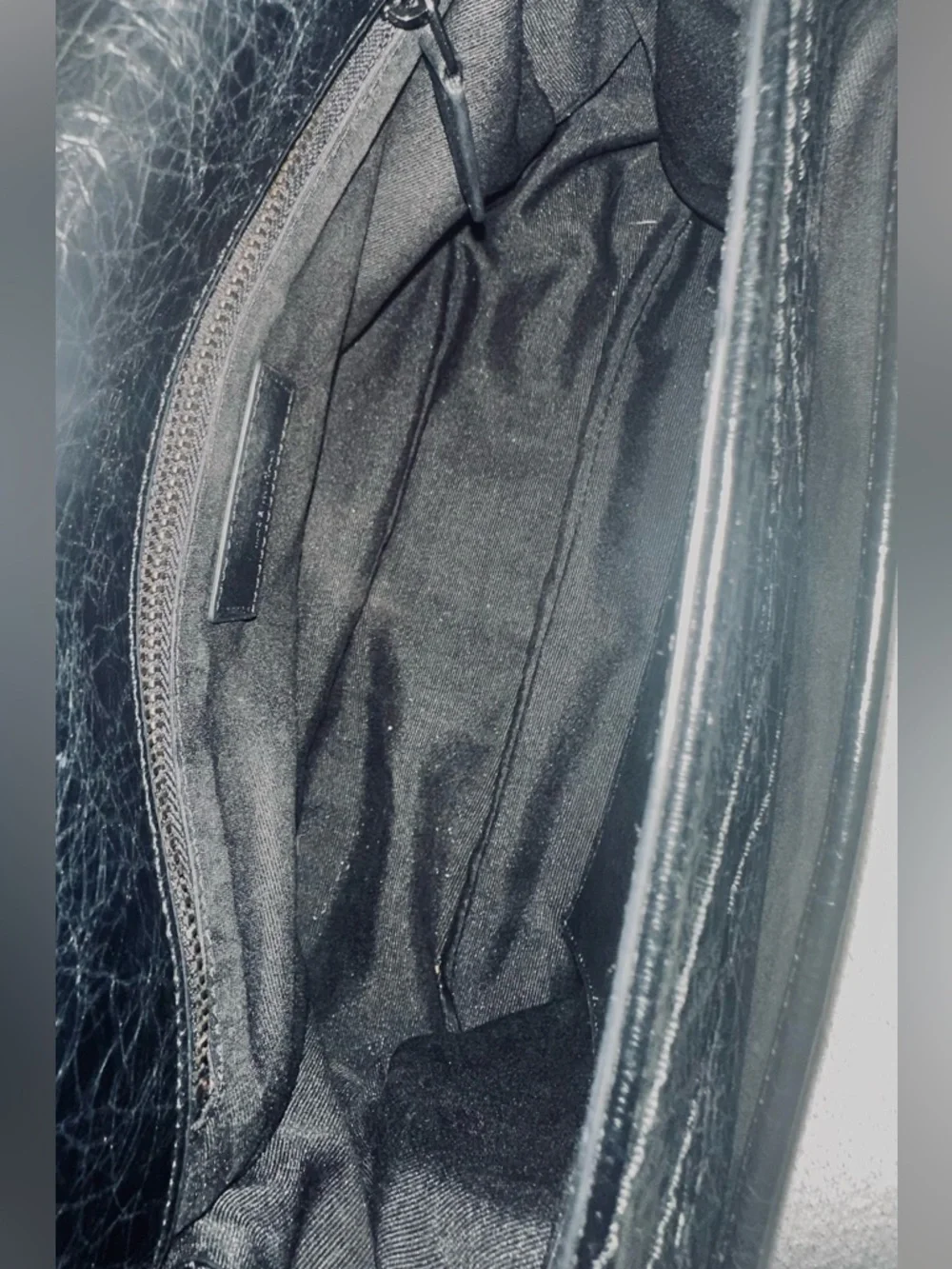 Saint Laurent Niki Medium Shoulder Black CrinkleChain-Shoulder Bag with YSL Logo - Picture 11 of 12